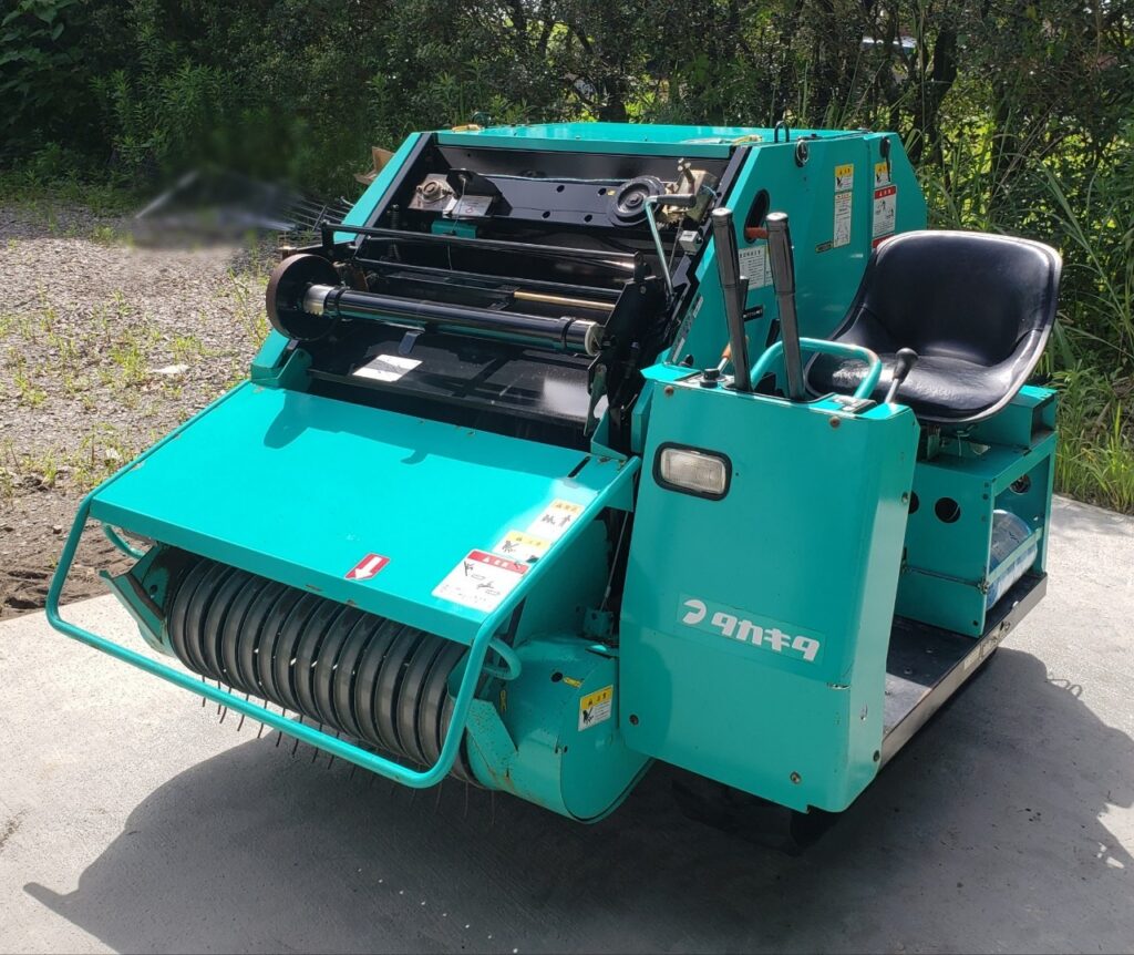 タカキタ 自走ロールベーラー SR-612D 自走式 セル付き 牧草 梱包機 