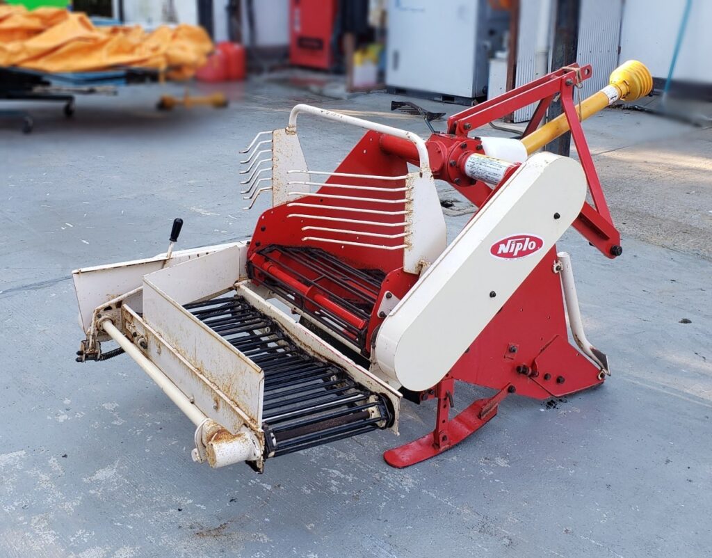 鹿児島発 ニプロ トラクター用 掘取機 BL-65SFDG