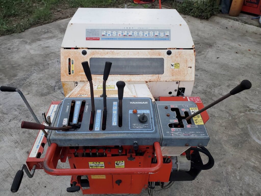 ヤンマー 自走式ロールベーラ YRBA7SD 空冷ディーゼルセル付き 牧草ロール機 作業機 【整備済！すぐに使用可能です！】 ヤンマー 自走式ロールベーラー YRBA7SD - 株式会社三郷トレーディング