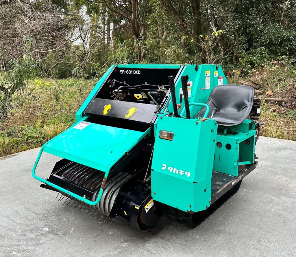 タカキタ 自走小型ロールベーラ SR601DXD - 株式会社三郷 