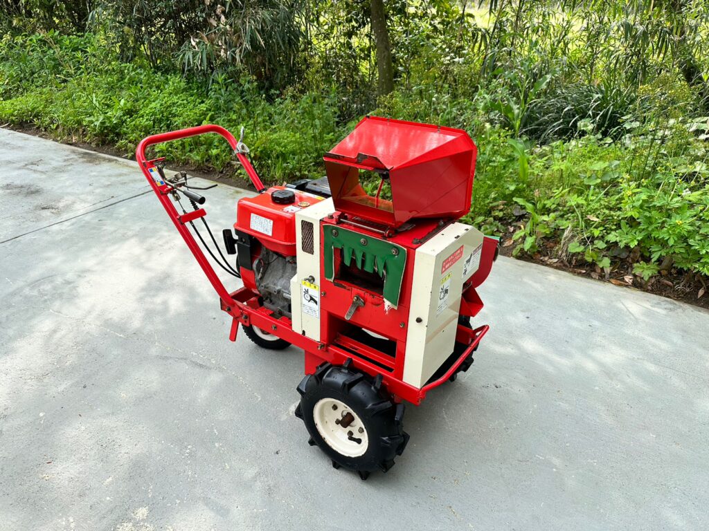鹿児島発 山本製作所 自走式ガソリンエンジン残幹粉砕機 チッパー CP 