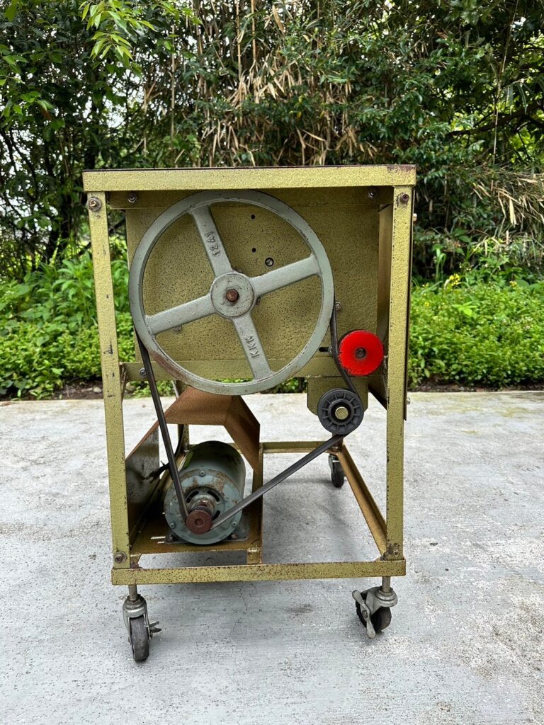 上越農機 里芋毛羽取機 - 株式会社三郷トレーディング(販売サイト)