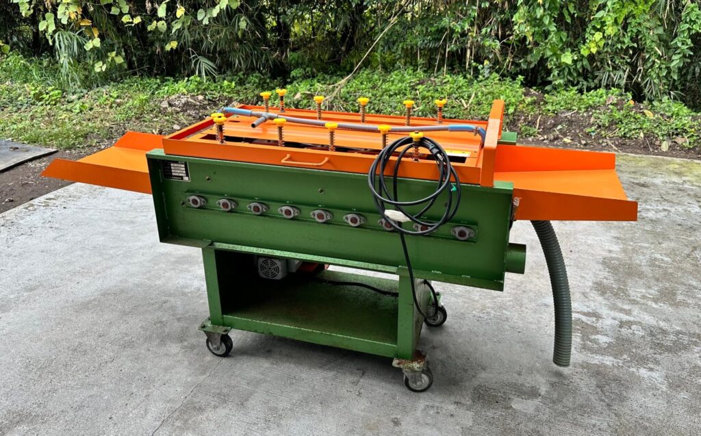 ちくし号農機製作所 果実・根菜類洗浄機 K-900 - 株式会社三郷 