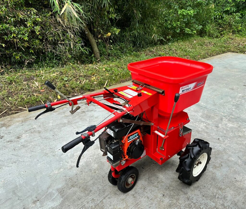カンリウ工業｜自走式肥料散布機 カンリウ工業 自走式肥料散布