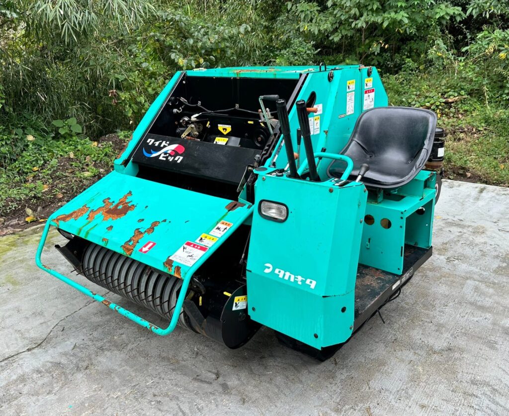 タカキタ 自走小型ロールベーラ RB-610D - 株式会社三郷トレーディング 