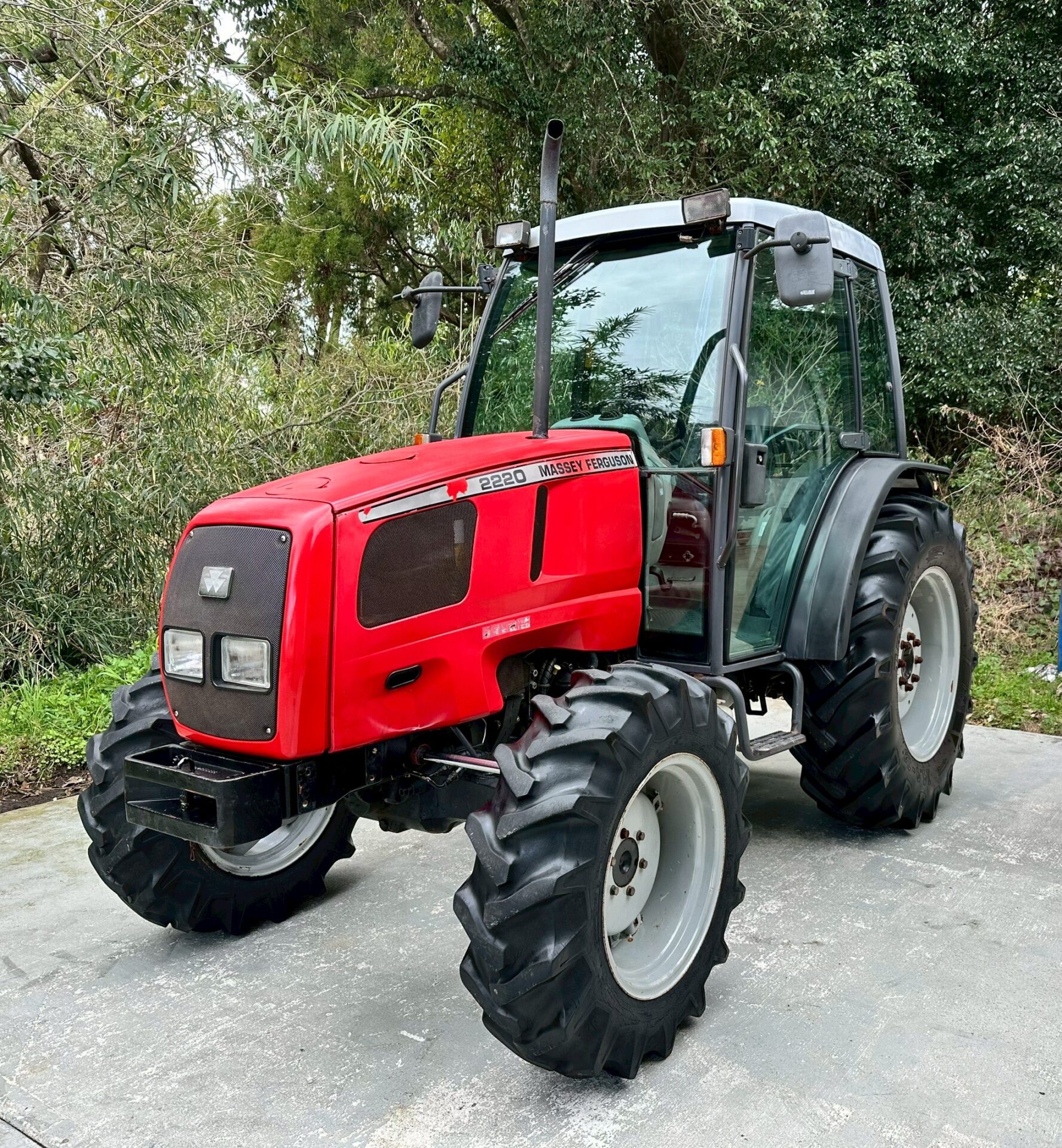 マッセイファーガソン トラクター MF2220-4