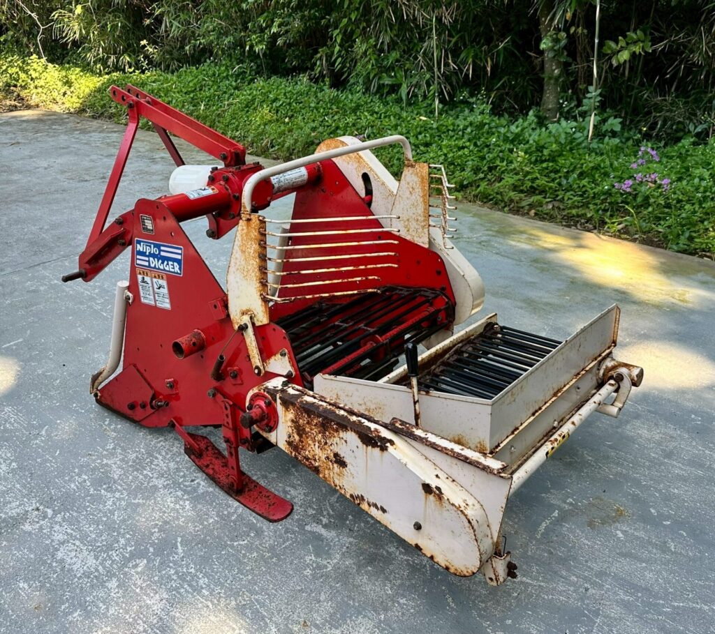ニプロ 堀取機BL80 トラクター用芋堀機 収穫機 甘藷 ジャガイモ 作業機