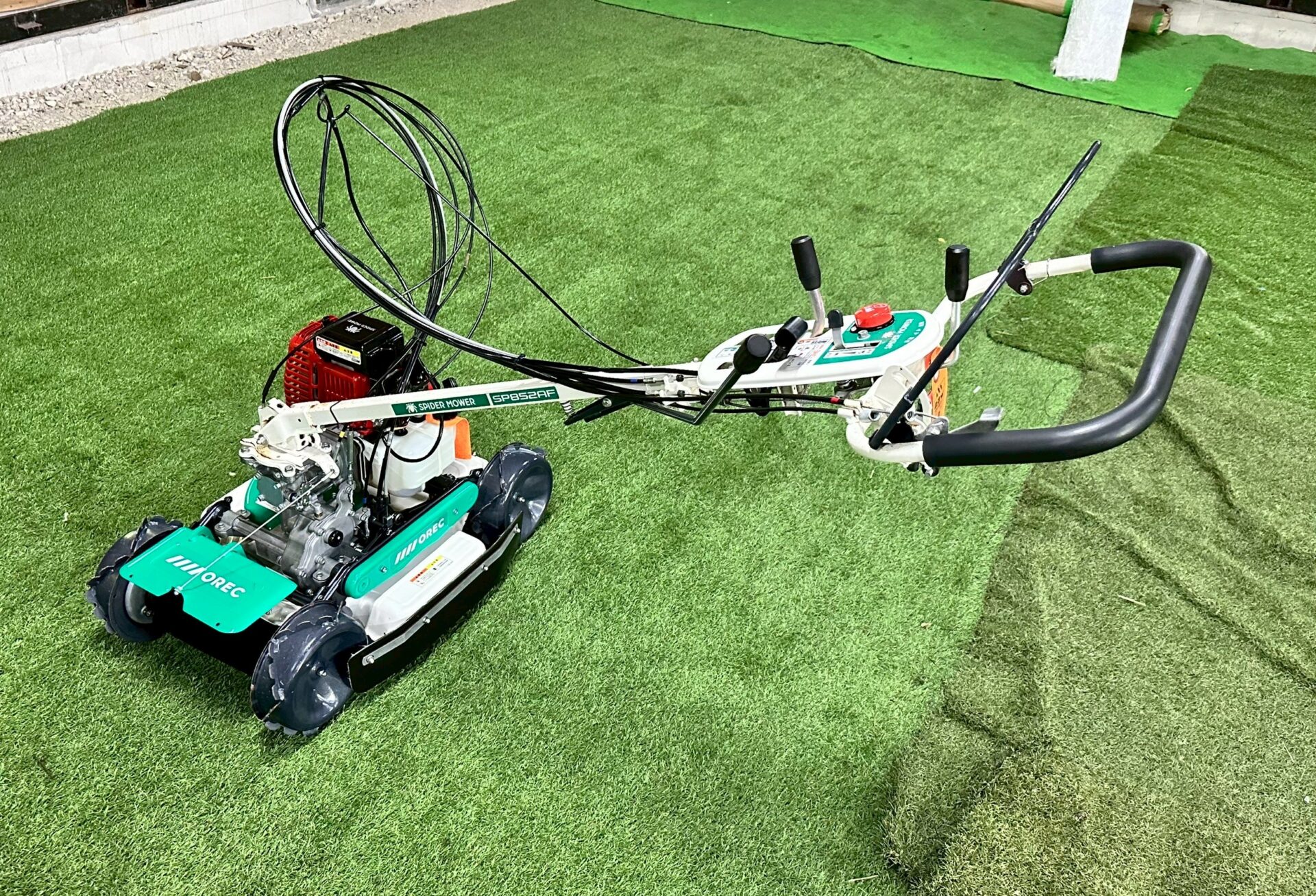 オーレック 自走式傾斜地草刈機 SP852AF スパイダーモア